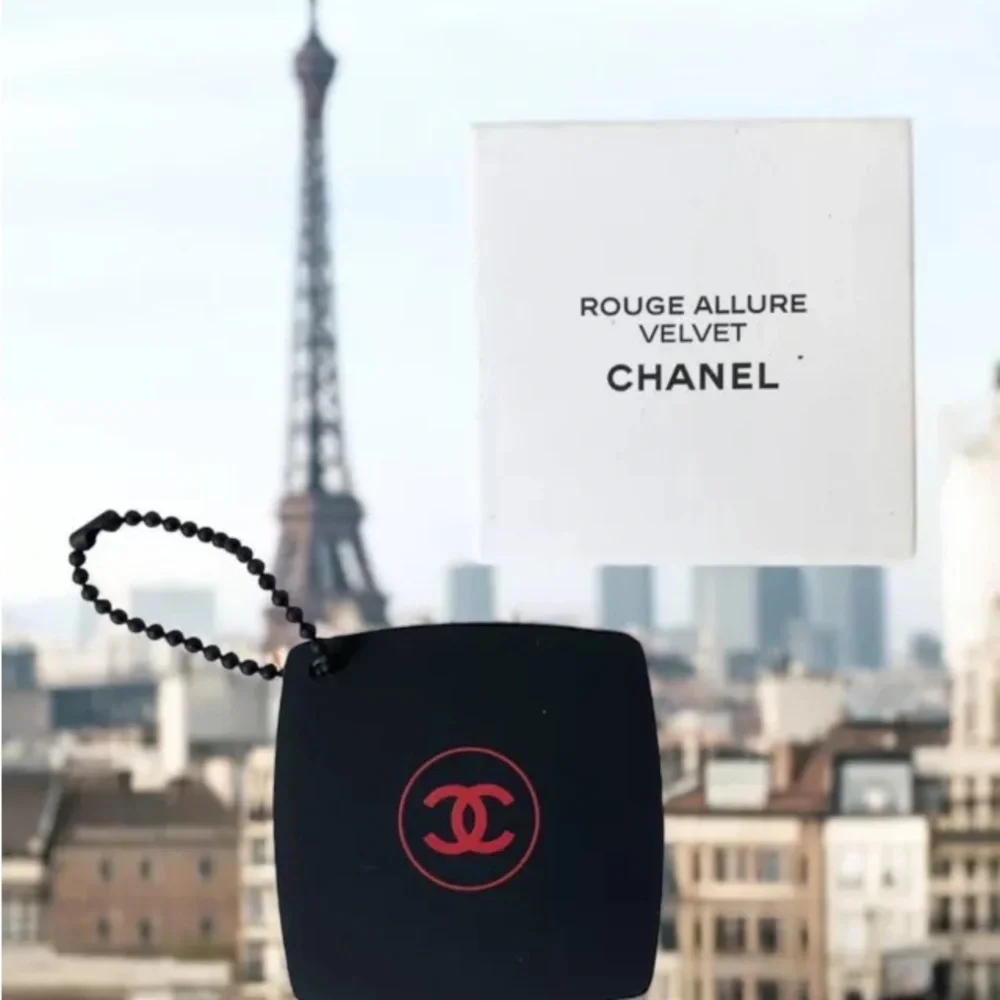 Authentic Chanel Mini Mirror - Picture 1 of 2